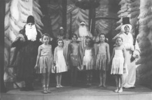 Коледно представление на ученици от Немското училище, 1938 г.